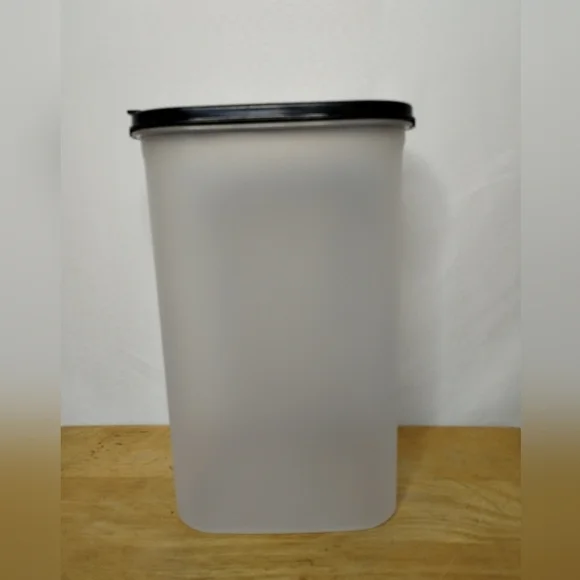 New black Tupperware oval number 5 modular mate with pour all seal - Picture 1 of 4